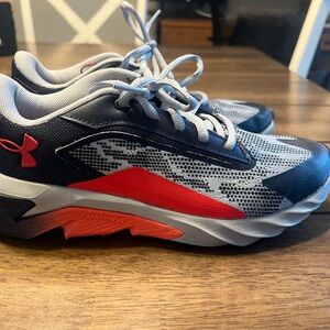 Under Armour Boys Shoes - Size 4.5 NEW